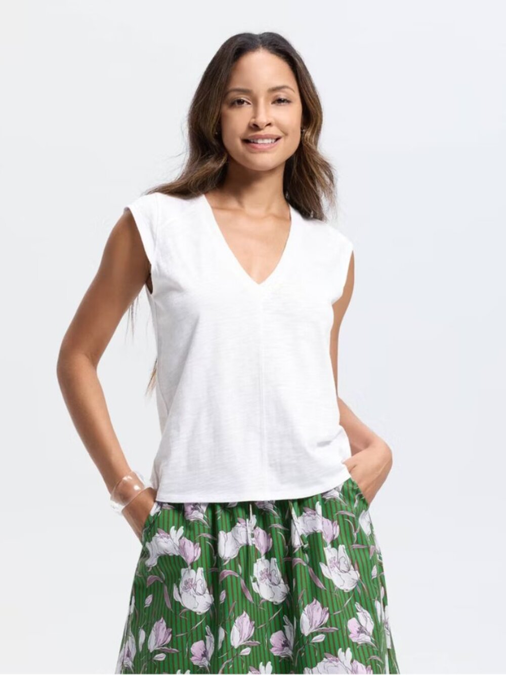Women's Cap Sleeve V-Neck T-Shirt - Universal Thread White M